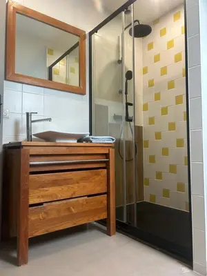 Salle de bains dans l'établissement Séjour au Domaine des mortiers