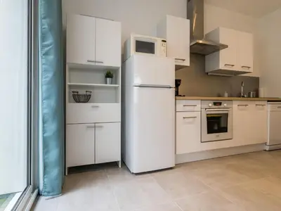 Cuisine ou kitchenette dans l'établissement Maison rénovée avec wifi, centre bourg de St Mars la Jaille - FR-1-306-1289