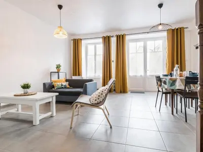 Coin salon dans l'établissement Maison rénovée avec wifi, centre bourg de St Mars la Jaille - FR-1-306-1289
