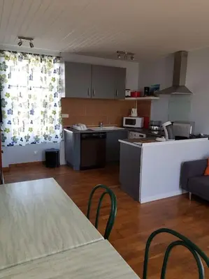Cuisine ou kitchenette dans l'établissement AU FIL DU TEMPS VENDEE location saisonnière