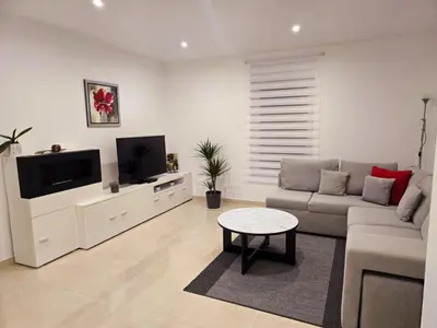 Télévision ou salle de divertissement dans l'établissement Maison Challans
