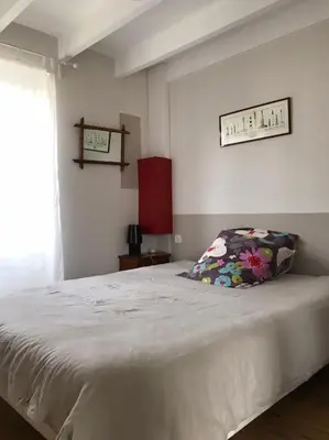 Un ou plusieurs lits dans un hébergement de l'établissement Petite maison cosy