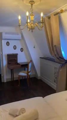 Un ou plusieurs lits dans un hébergement de l'établissement Gîte du Château de saint Saturnin sur Loire