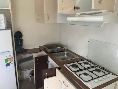 Cuisine ou kitchenette dans l'établissement Camping Coeur de Vendée, la Boissière de Montaigu