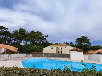 Piscine de l'établissement Maison accueillante à Saint Jean de Monts avec piscine collective - FR-1-323-553 ou située à proximité
