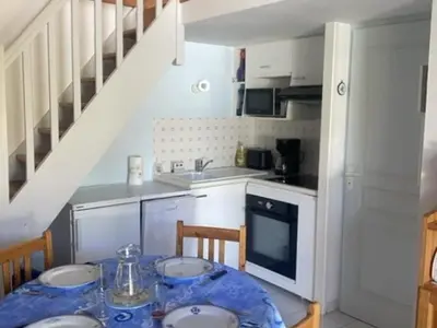 Cuisine ou kitchenette dans l'établissement Maison accueillante à Saint Jean de Monts avec piscine collective - FR-1-323-553