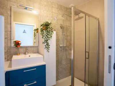 Salle de bains dans l'établissement Villa Ker Rohan by Interhome