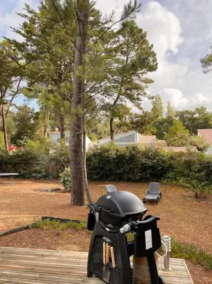 Jardin de l'établissement Maison familiale dans les pins à 500m de la plage