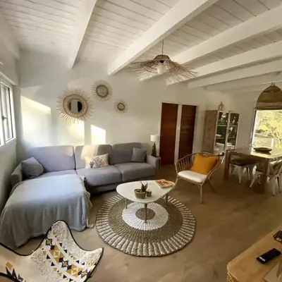 Maison familiale dans les pins à 500m de la plage
