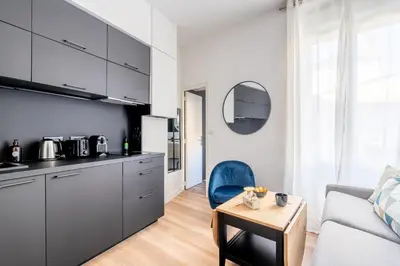 Cuisine ou kitchenette dans l'établissement Unique ! Une nuit dans un jardin avec Ecran géant !