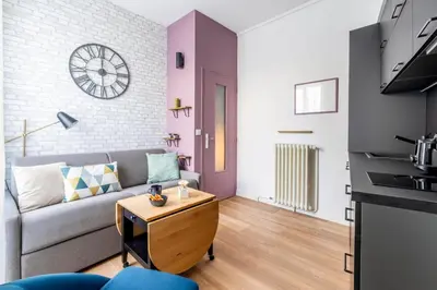 Cuisine ou kitchenette dans l'établissement Unique ! Une nuit dans un jardin avec Ecran géant !