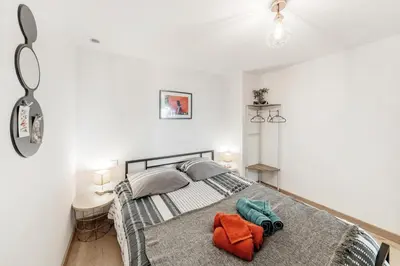 Un ou plusieurs lits dans un hébergement de l'établissement La Tanière de Vidocq - 2 chambres - Centre-Ville - vue Rivière