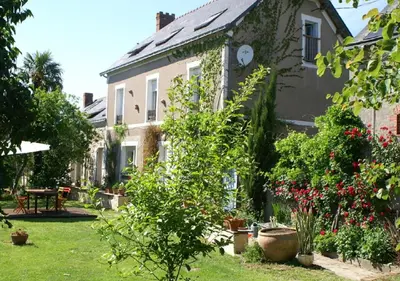 Jardin de l'établissement Chambre d'hôtes Au bout de l'île - La toue sablière