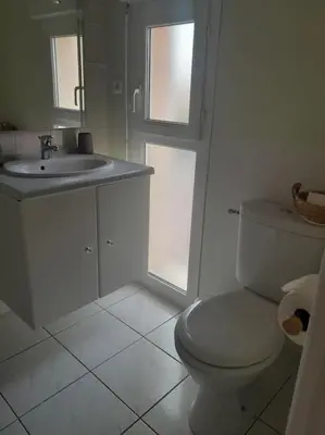 Salle de bains dans l'établissement Maison spacieuse proche Nantes 7 personnes