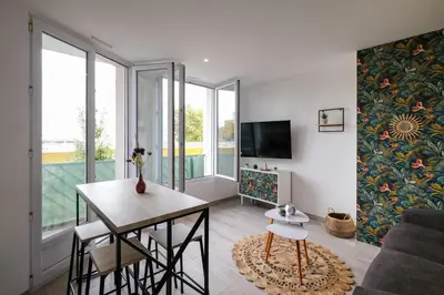 Télévision ou salle de divertissement dans l'établissement Le Penhoët -Proche Gare St Nazaire