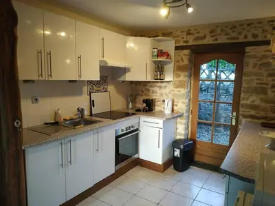 Cuisine ou kitchenette dans l'établissement Petite maison à la campagne