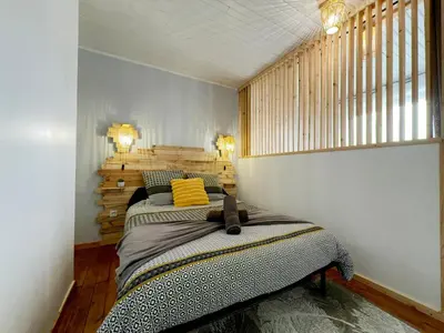 Un ou plusieurs lits dans un hébergement de l'établissement Le Nid Douillet - Duplex Bois & Charme