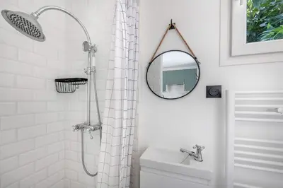 Salle de bains dans l'établissement À 400m de la plage, maison renovée pour 6