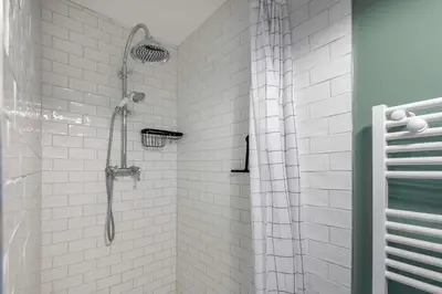 Salle de bains dans l'établissement À 400m de la plage, maison renovée pour 6