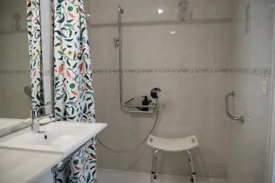 Salle de bains dans l'établissement Maison douillette à 600m de la plage