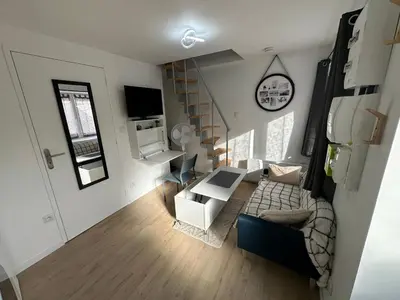 Télévision ou salle de divertissement dans l'établissement Belle Maison de ville neuve