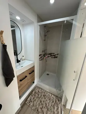 Salle de bains dans l'établissement Belle Maison de ville neuve