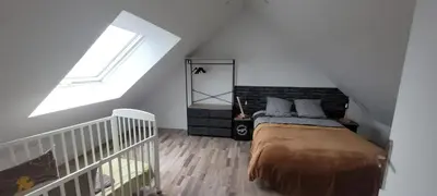 Un ou plusieurs lits dans un hébergement de l'établissement Maison confortable à Casson, 60 m², bien équipée