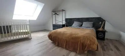 Un ou plusieurs lits dans un hébergement de l'établissement Maison confortable à Casson, 60 m², bien équipée