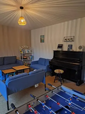 Coin salon dans l'établissement Colocation 6 chambres - hôpital - Marcel Callo