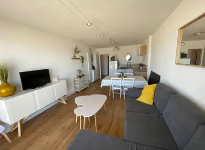 Télévision ou salle de divertissement dans l'établissement T2bis, petit coin de paradis face à la mer