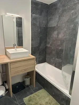 Salle de bains dans l'établissement coup de coeur rooftop vertou proche Nantes