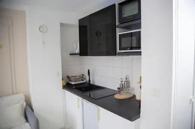 Cuisine ou kitchenette dans l'établissement Studio chic Nantes, calme assuré