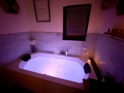 Salle de bains dans l'établissement Escapade détente proche plage avec Spa privé
