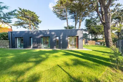 Jardin de l'établissement La Cabane des Vagues à Préfailles
