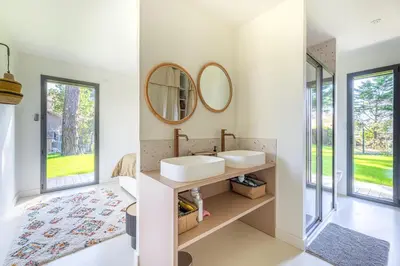 Salle de bains dans l'établissement La Cabane des Vagues à Préfailles
