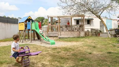 Aire de jeux pour enfants de l'établissement Camping Ushuaïa Villages Le Parc de la Grève