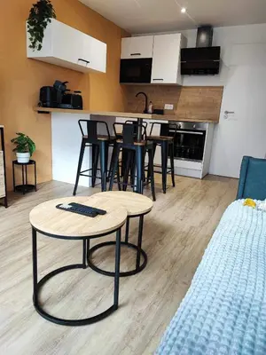 Cuisine ou kitchenette dans l'établissement Studio 15, proche rue piétonne et plage