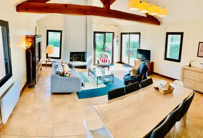 Coin salon dans l'établissement Maison familiale vue mer au calme 3 etoiles Villa Rose