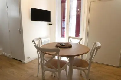 Télévision ou salle de divertissement dans l'établissement Nantes - Logement hypercentre et rénové
