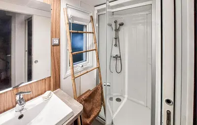 Salle de bains dans l'établissement Beautiful Stacaravan