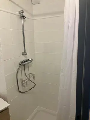 Salle de bains dans l'établissement Grand studio centre ville St Pierre