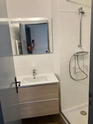 Salle de bains dans l'établissement Grand studio centre ville St Pierre