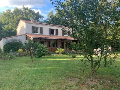 Jardin de l'établissement Chambre d'hôtes Sous Les Grands Chênes ZEN