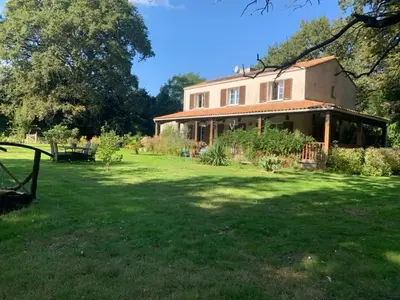 Jardin de l'établissement Chambre d'hôtes Sous Les Grands Chênes BOHEME