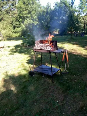Barbecue disponible mis à disposition des clients de le B&B/chambre d'hôtes