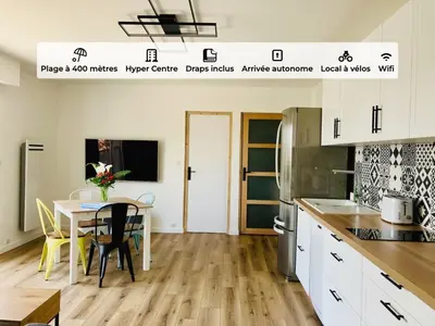 Cuisine ou kitchenette dans l'établissement Hyper Centre - Draps Inclus - Fibré - Parking - Local Vélos - Jusqu'à 6 personnes