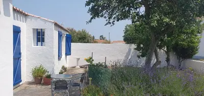 Jardin de l'établissement Maison familiale à 600 m de la plage