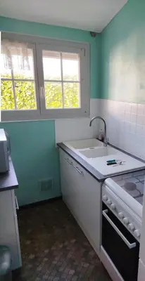 Cuisine ou kitchenette dans l'établissement Maison familiale à 600 m de la plage