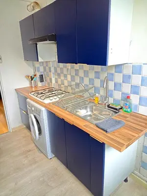 Cuisine ou kitchenette dans l'établissement Excalibur - 4 Chambres - Puydufou - proche gare
