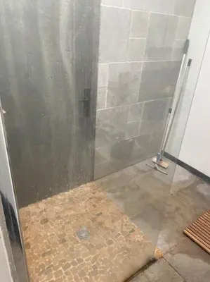 Salle de bains dans l'établissement Maison familiale en bord de mer
